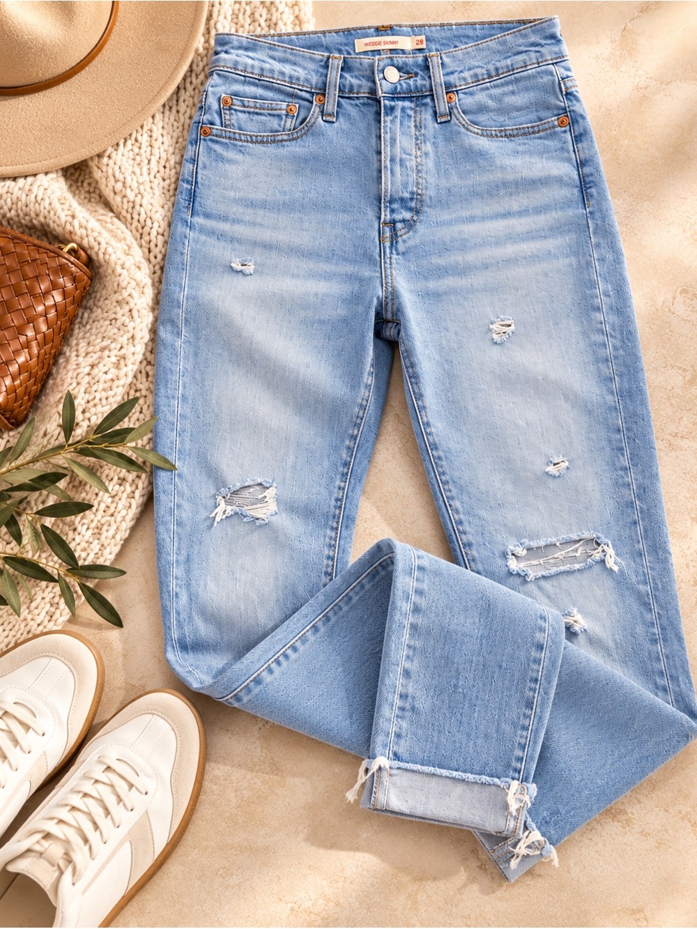 Levi’s Premium Wedgie Skinny Jeans 28 High Rise Distressed Light Wash